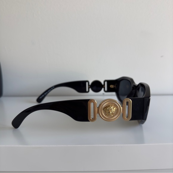 VERSACE BLACK MEDUSA BIGGIE SUNGLASSES - Picture 4 of 7